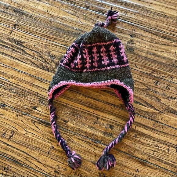 Girl’s Warm Wool Winter Hat with Ear Flaps and Tassels - Picture 1 of 8